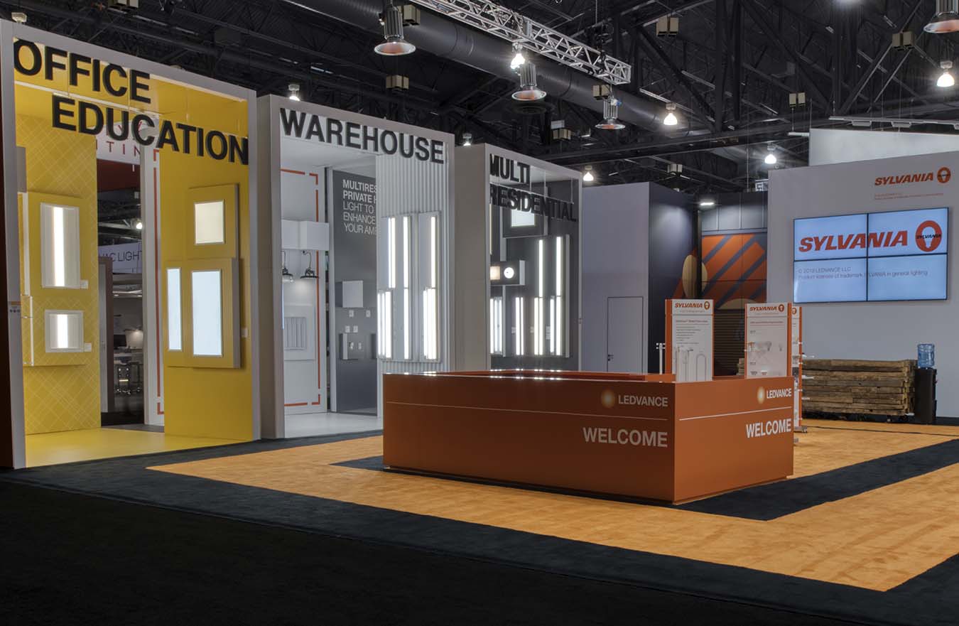 tradeshow booth display lighting options with welcome desk